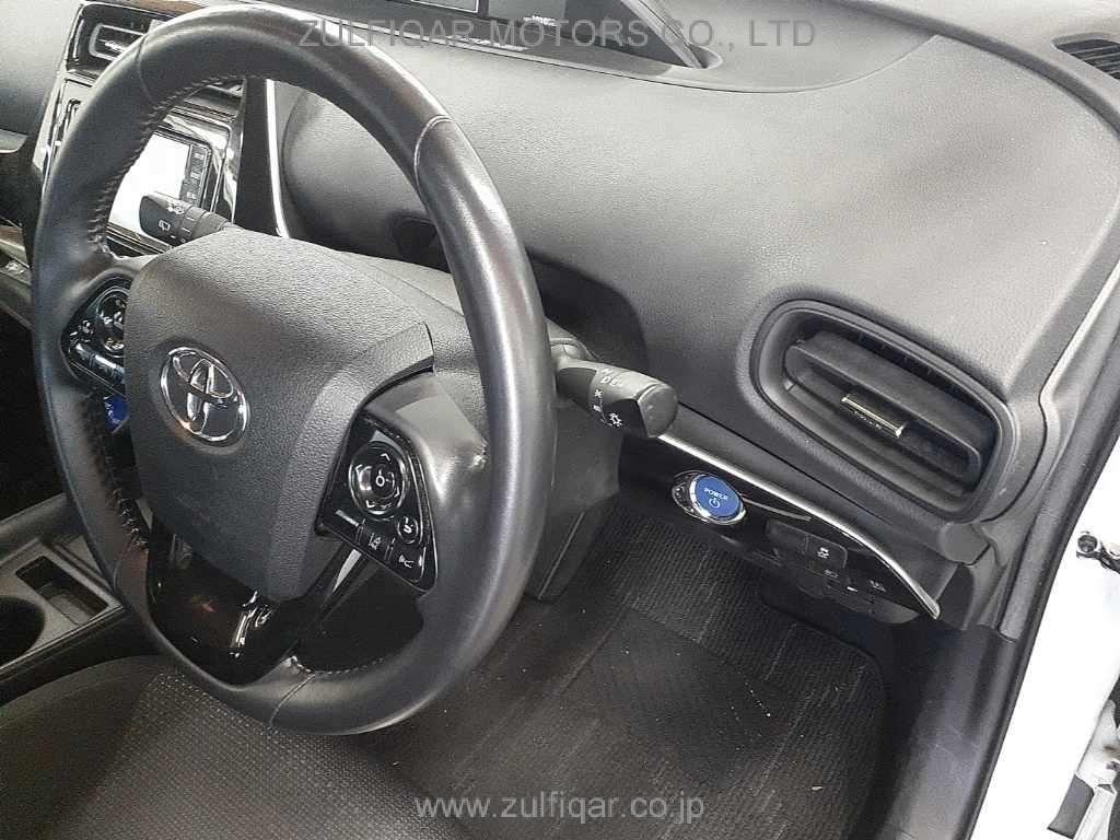 TOYOTA PRIUS 2019 Image 9
