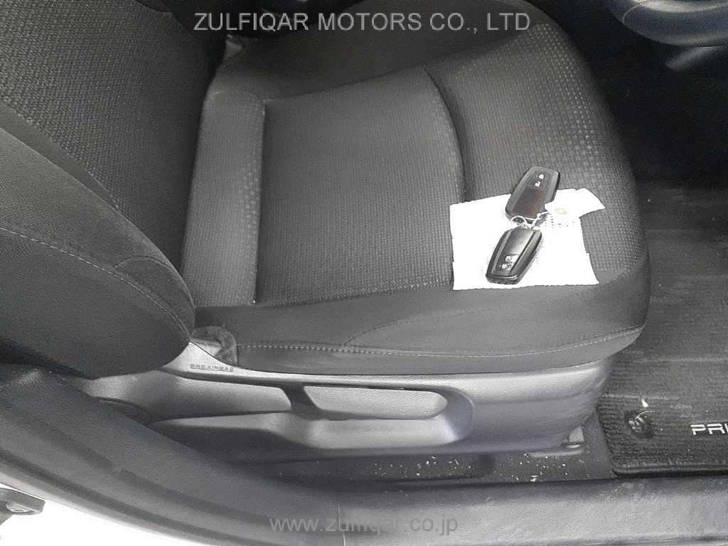 TOYOTA PRIUS 2019 Image 10