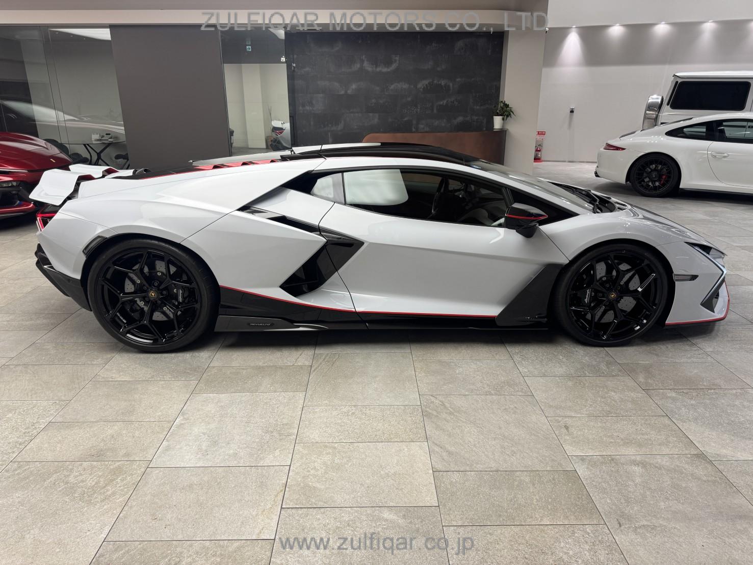 LAMBORGHINI REVUELTO 2025 Image 12