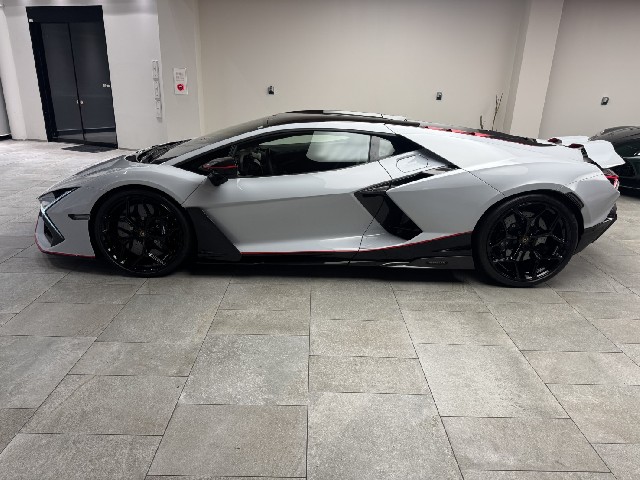 LAMBORGHINI REVUELTO 2025 Image 22