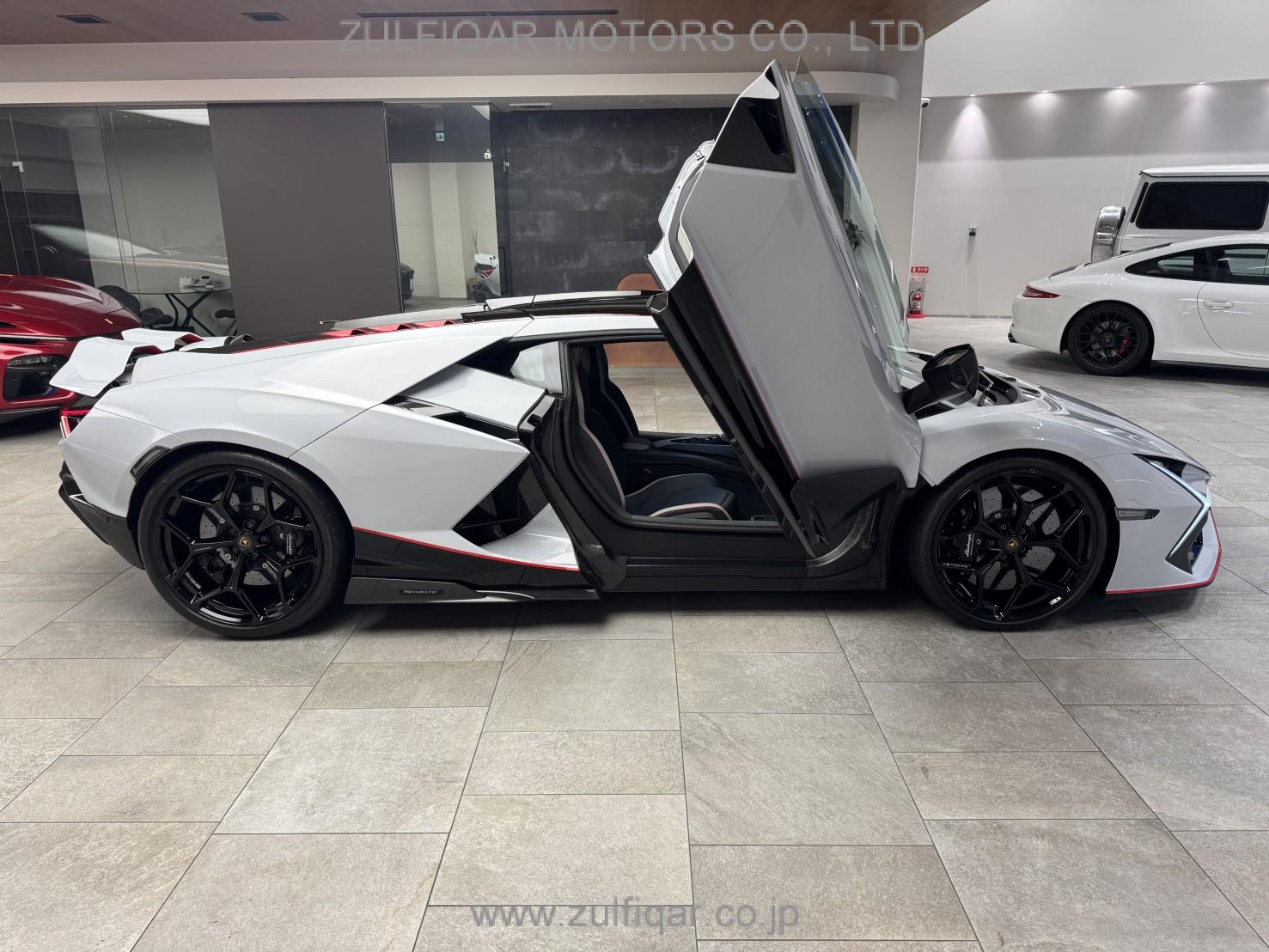 LAMBORGHINI REVUELTO 2025 Image 4
