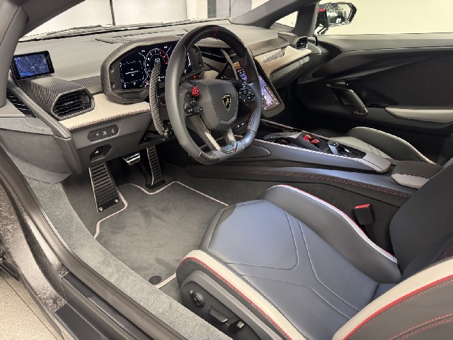 LAMBORGHINI REVUELTO 2025 Image 42