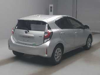 TOYOTA AQUA 2021 Image 2