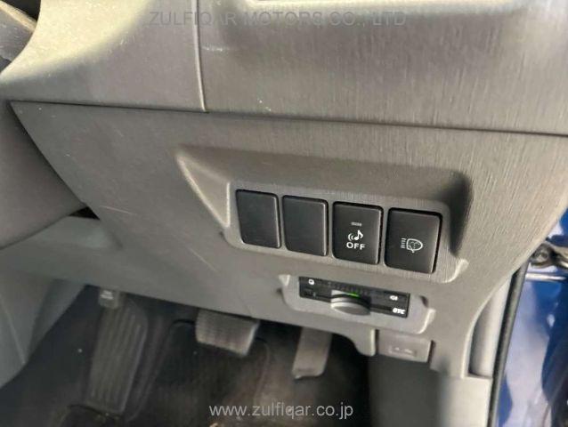 TOYOTA PRIUS ALPHA 2014 Image 7