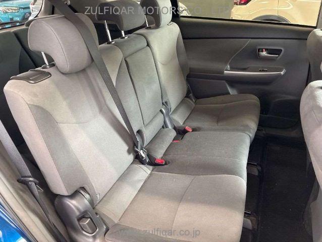 TOYOTA PRIUS ALPHA 2014 Image 8