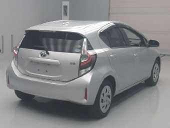 TOYOTA AQUA 2021 Image 2