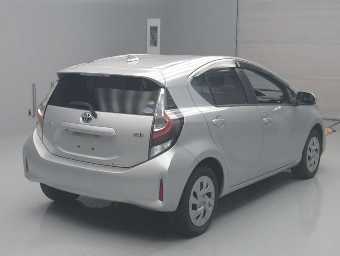 TOYOTA AQUA 2021 Image 2