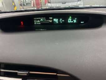 TOYOTA PRIUS 2014 Image 10