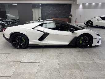 LAMBORGHINI REVUELTO 2025 Image 12