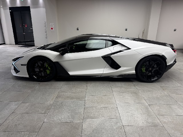LAMBORGHINI REVUELTO 2025 Image 22