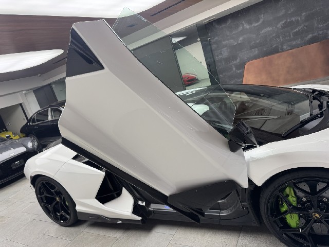 LAMBORGHINI REVUELTO 2025 Image 32