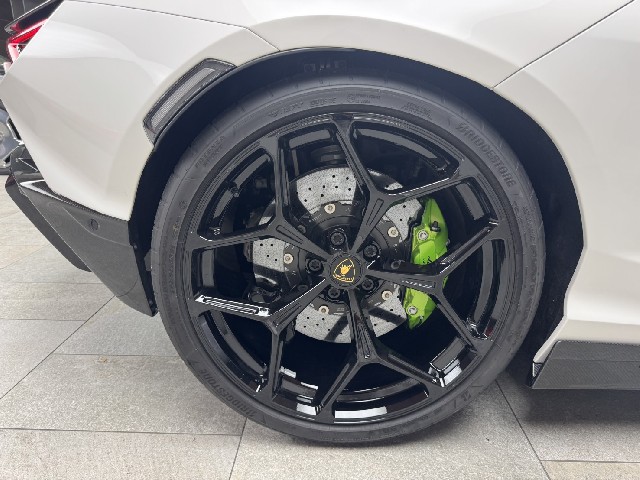 LAMBORGHINI REVUELTO 2025 Image 56
