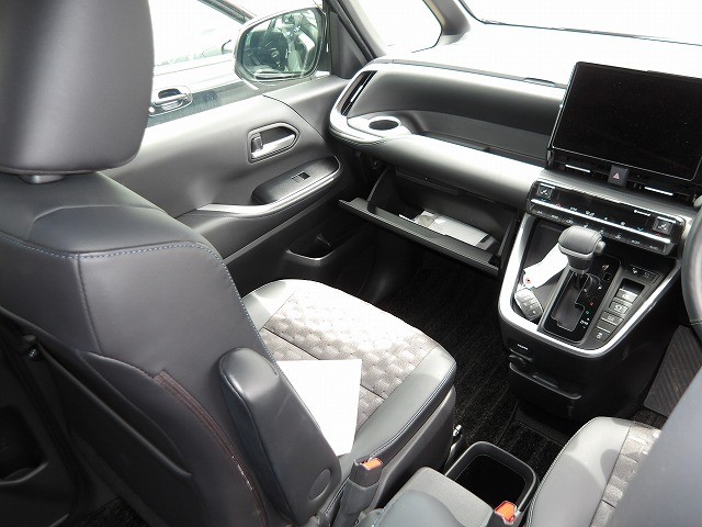 TOYOTA VOXY 2022 Image 19