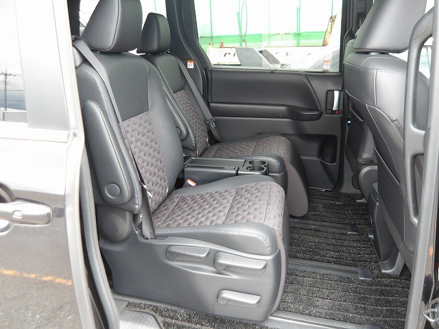 TOYOTA VOXY 2022 Image 20