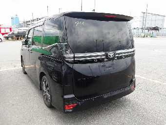 TOYOTA VOXY 2022 Image 3