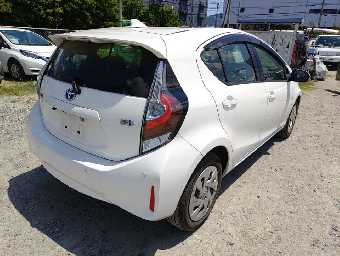 TOYOTA AQUA 2021 Image 2