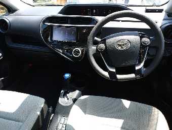 TOYOTA AQUA 2021 Image 9
