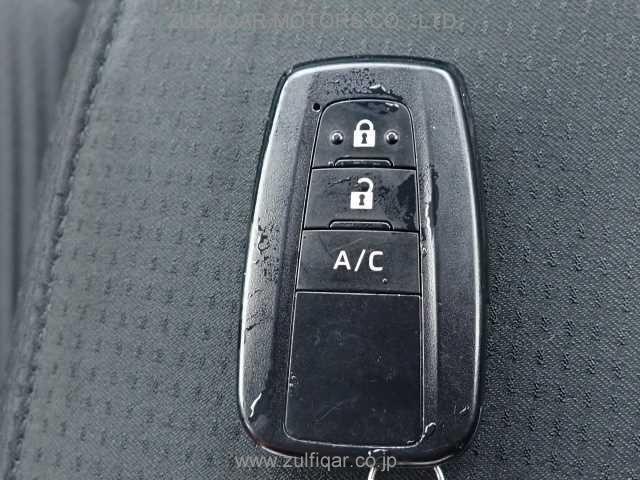TOYOTA PRIUS PHV 2021 Image 8