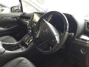 TOYOTA ALPHARD 2022 Image 9