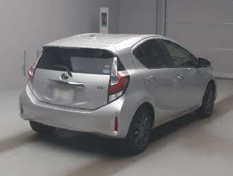 TOYOTA AQUA 2018 Image 2