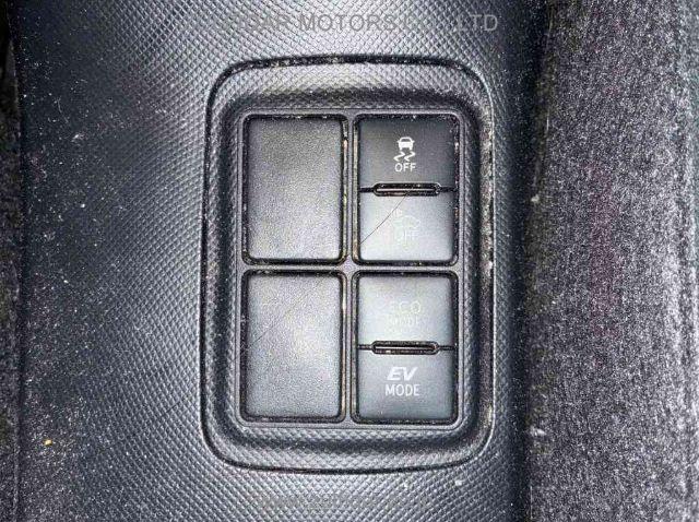 TOYOTA AQUA 2018 Image 8