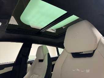 LAMBORGHINI URUS 2024 Image 12