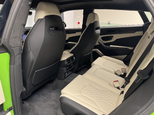 LAMBORGHINI URUS 2024 Image 20