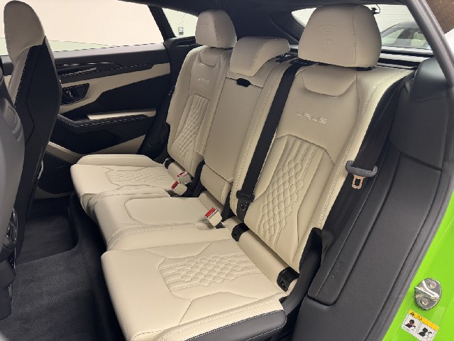 LAMBORGHINI URUS 2024 Image 22