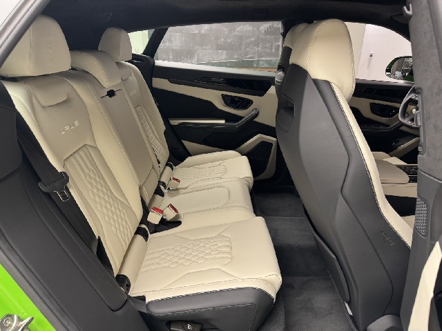 LAMBORGHINI URUS 2024 Image 25