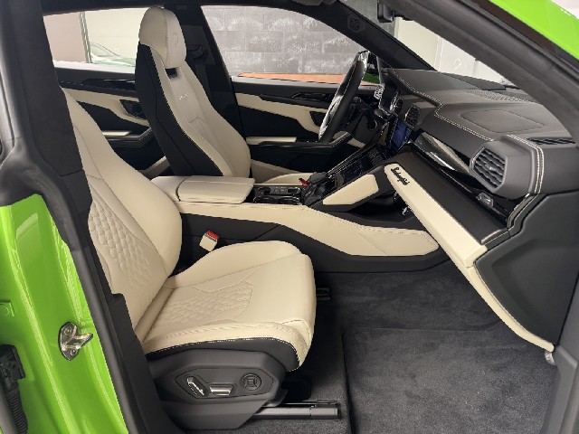 LAMBORGHINI URUS 2024 Image 29