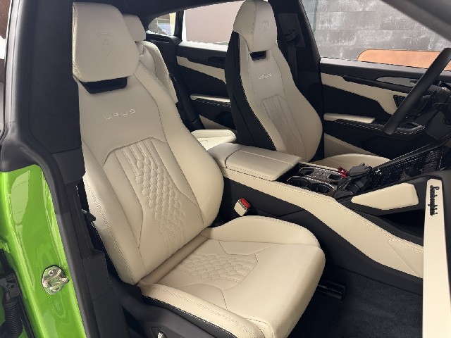 LAMBORGHINI URUS 2024 Image 30