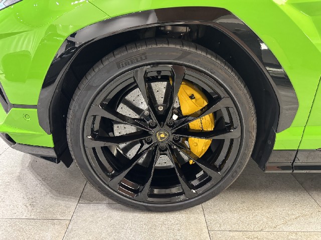 LAMBORGHINI URUS 2024 Image 43
