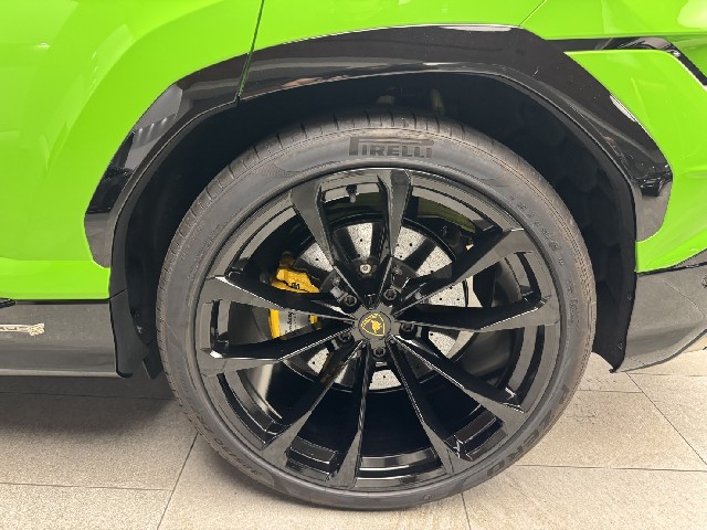 LAMBORGHINI URUS 2024 Image 44