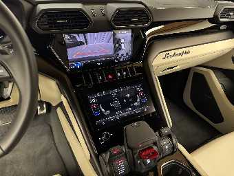 LAMBORGHINI URUS 2024 Image 46