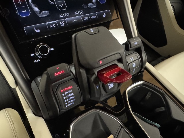 LAMBORGHINI URUS 2024 Image 53