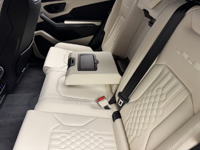 LAMBORGHINI URUS 2024 Image 59