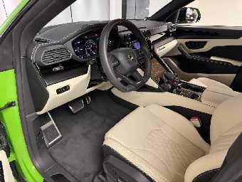 LAMBORGHINI URUS 2024 Image 9