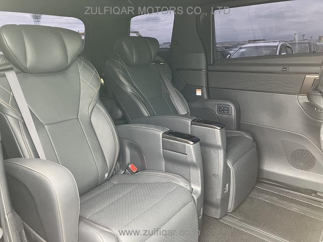 TOYOTA VELLFIRE 2025 Image 9