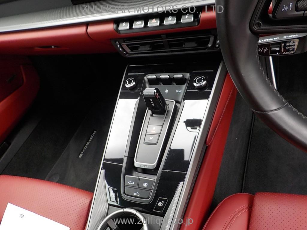 PORSCHE 911 2023 Image 7