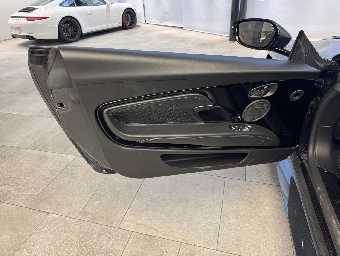 ASTON MARTIN DBS 2019 Image 12