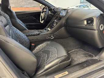 ASTON MARTIN DBS 2019 Image 13