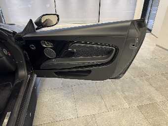 ASTON MARTIN DBS 2019 Image 17