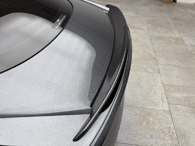 ASTON MARTIN DBS 2019 Image 31