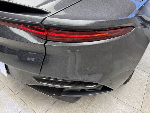 ASTON MARTIN DBS 2019 Image 33