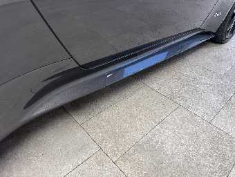ASTON MARTIN DBS 2019 Image 28