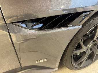 ASTON MARTIN DBS 2019 Image 29