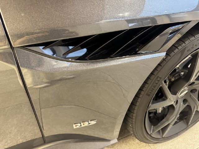 ASTON MARTIN DBS 2019 Image 35