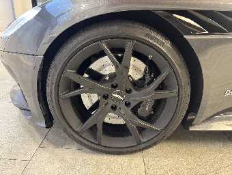 ASTON MARTIN DBS 2019 Image 30