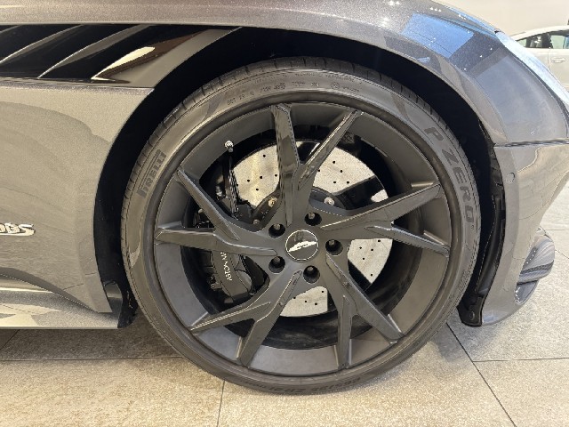ASTON MARTIN DBS 2019 Image 39
