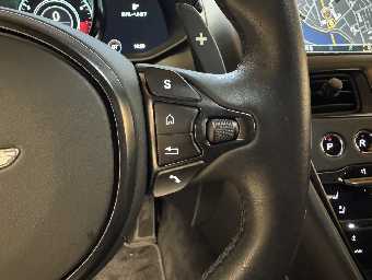 ASTON MARTIN DBS 2019 Image 36